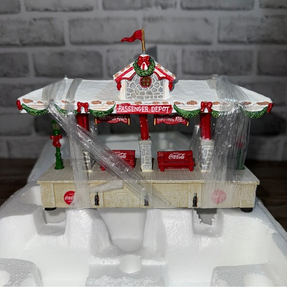 Hawthorne Village Coca Cola Passenger Depot w/ Lights
Open box, never used - Picture 3 of 8